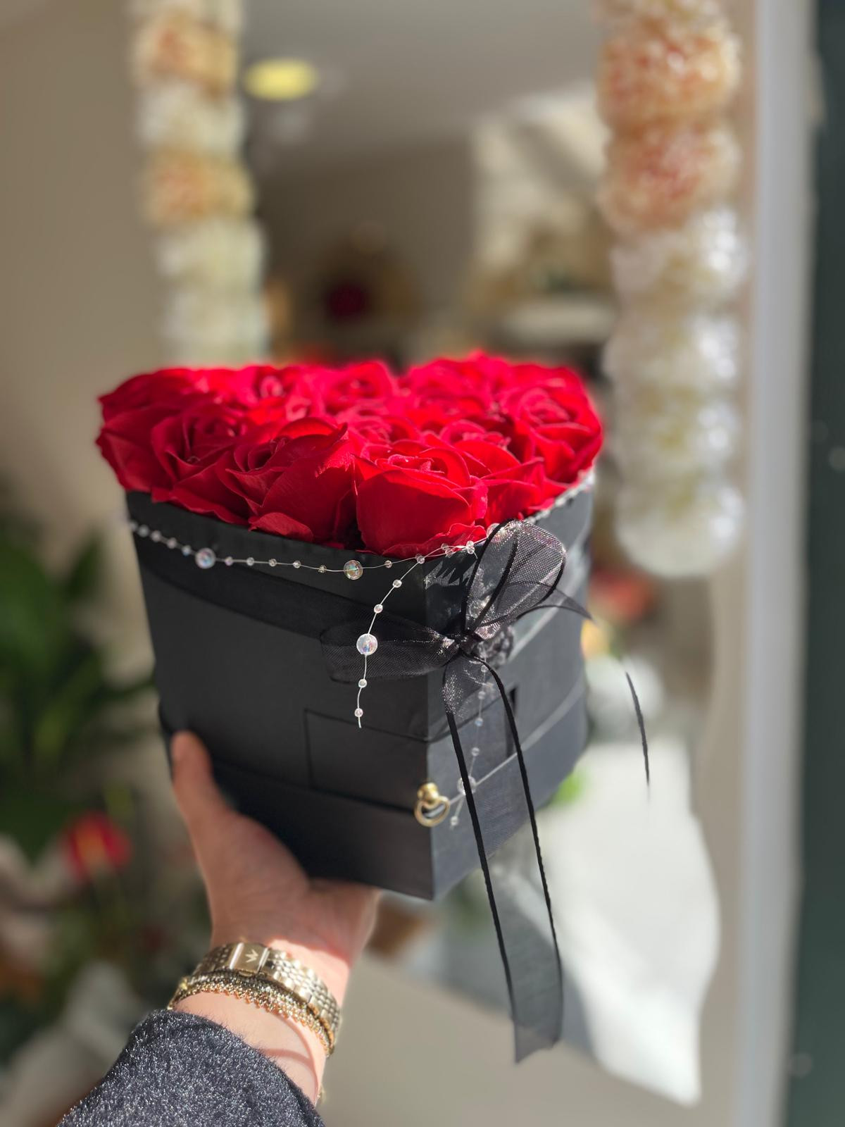 Siyah Çekmeceli kalpli Kutuda Kırmızı Güller küçük resim 2