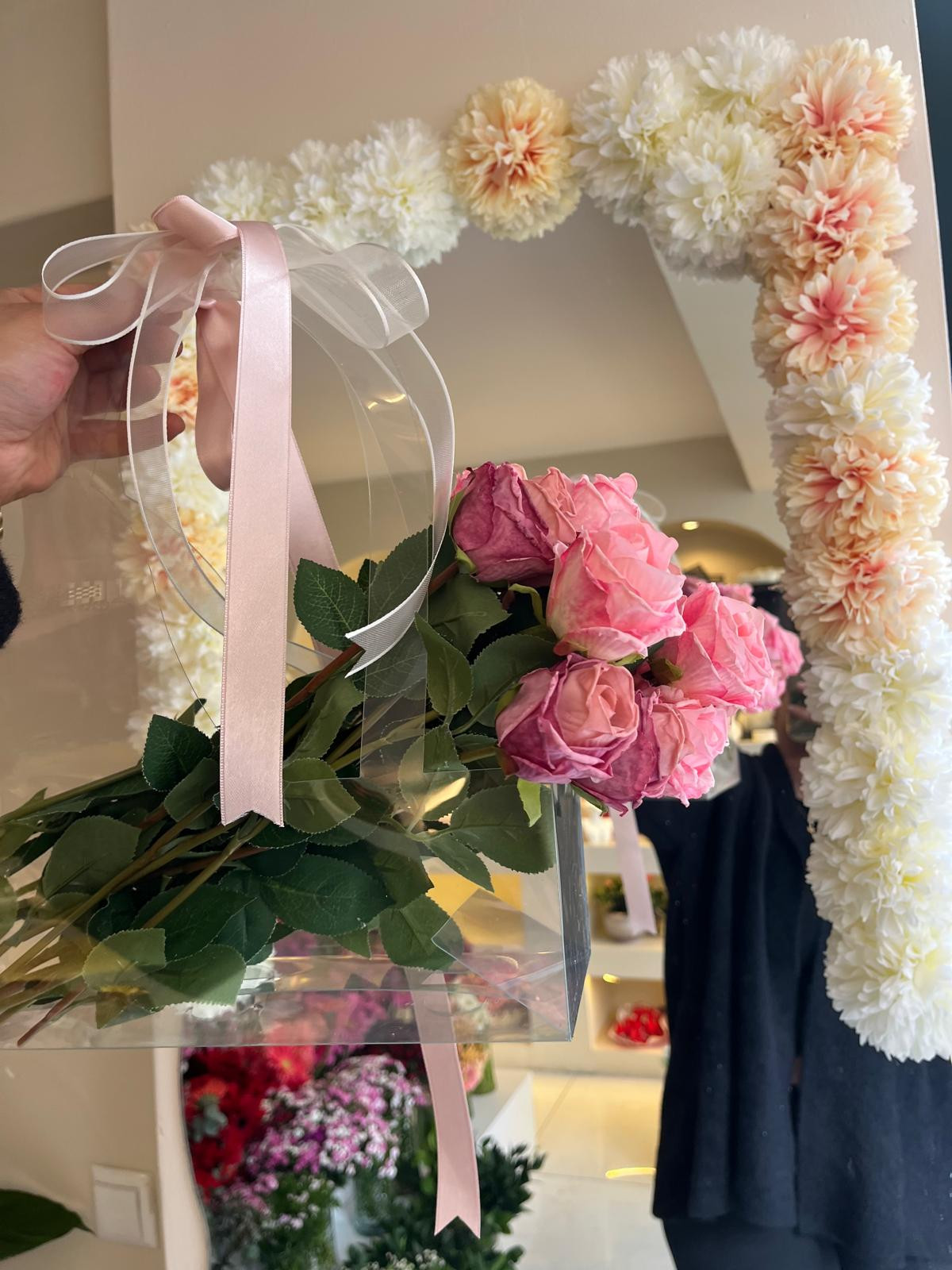 Şeffaf Çantada Pembe Güller