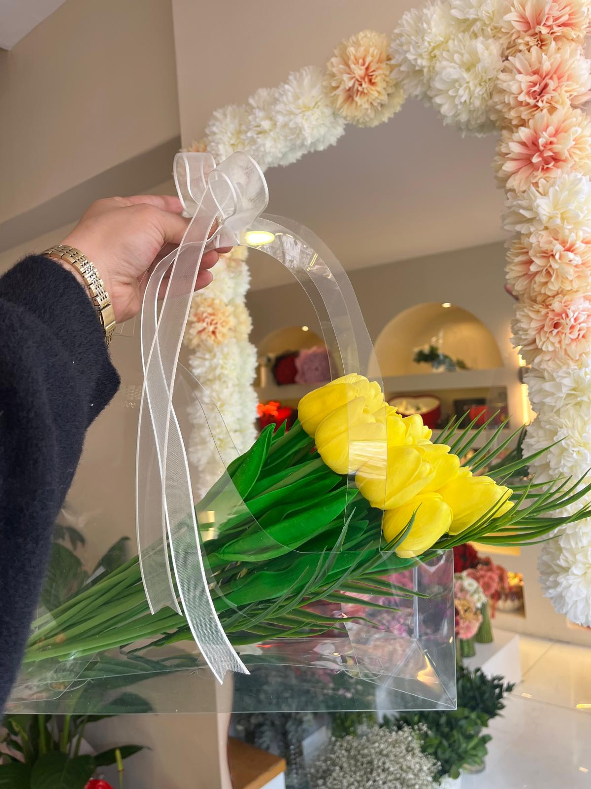 Şeffaf Çantada Sarı Laleler