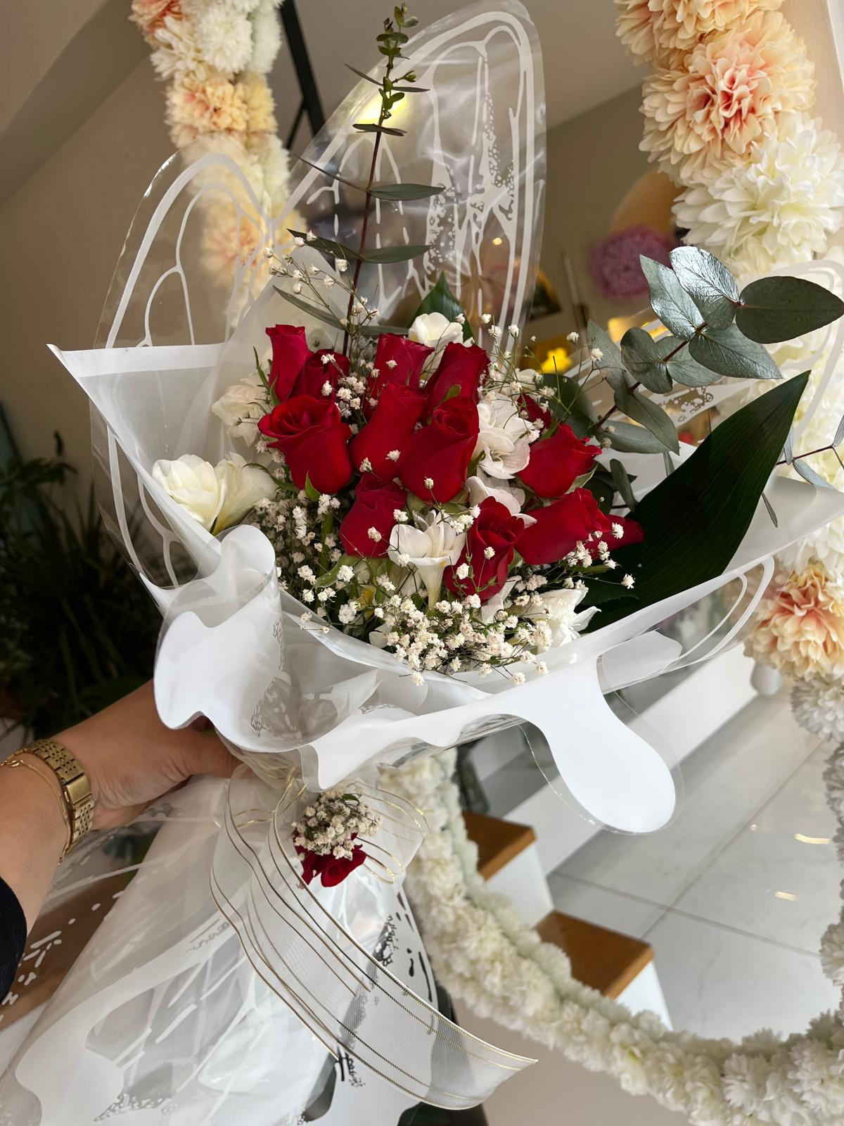 Kelebek Buketi 20 Kırmızı Güllerle