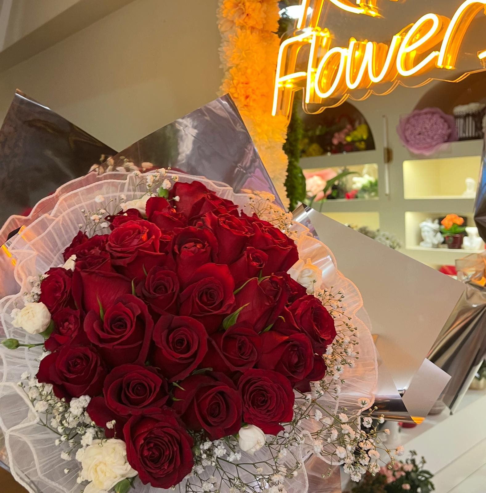 Beyaz Tül Detaylı 30 Kırmızı Gül Buketi