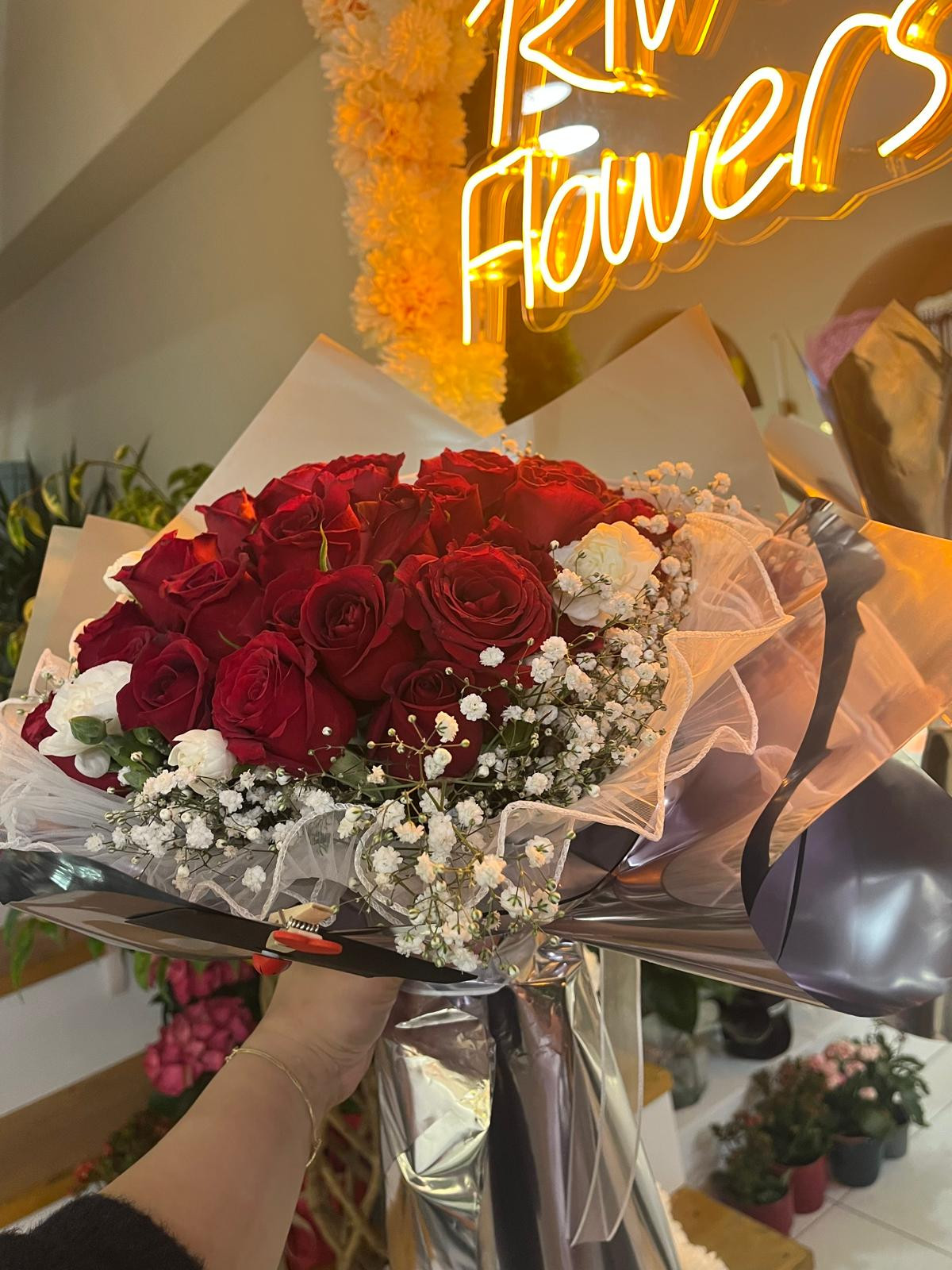 Beyaz Tül Detaylı 30 Kırmızı Gül Buketi küçük resim 2