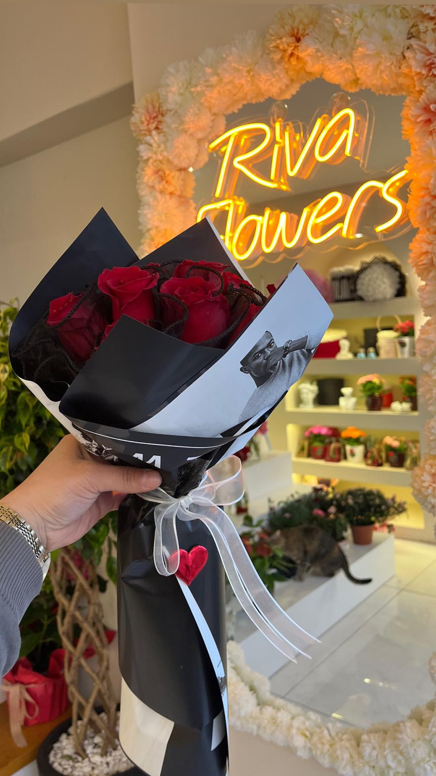 Siyah Tül Detaylı 12 Kırımızı gül buketi küçük resim 2