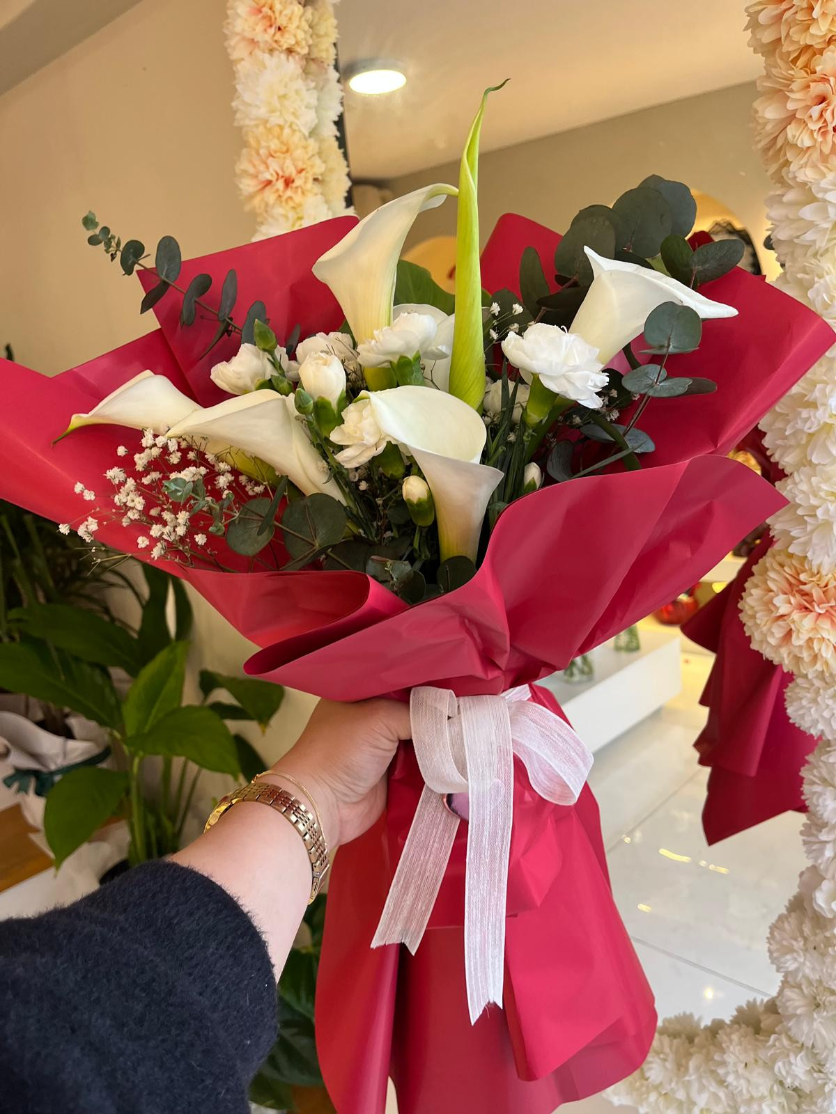 Beyaz Gala Ve Karanfil Buketi küçük resim 2