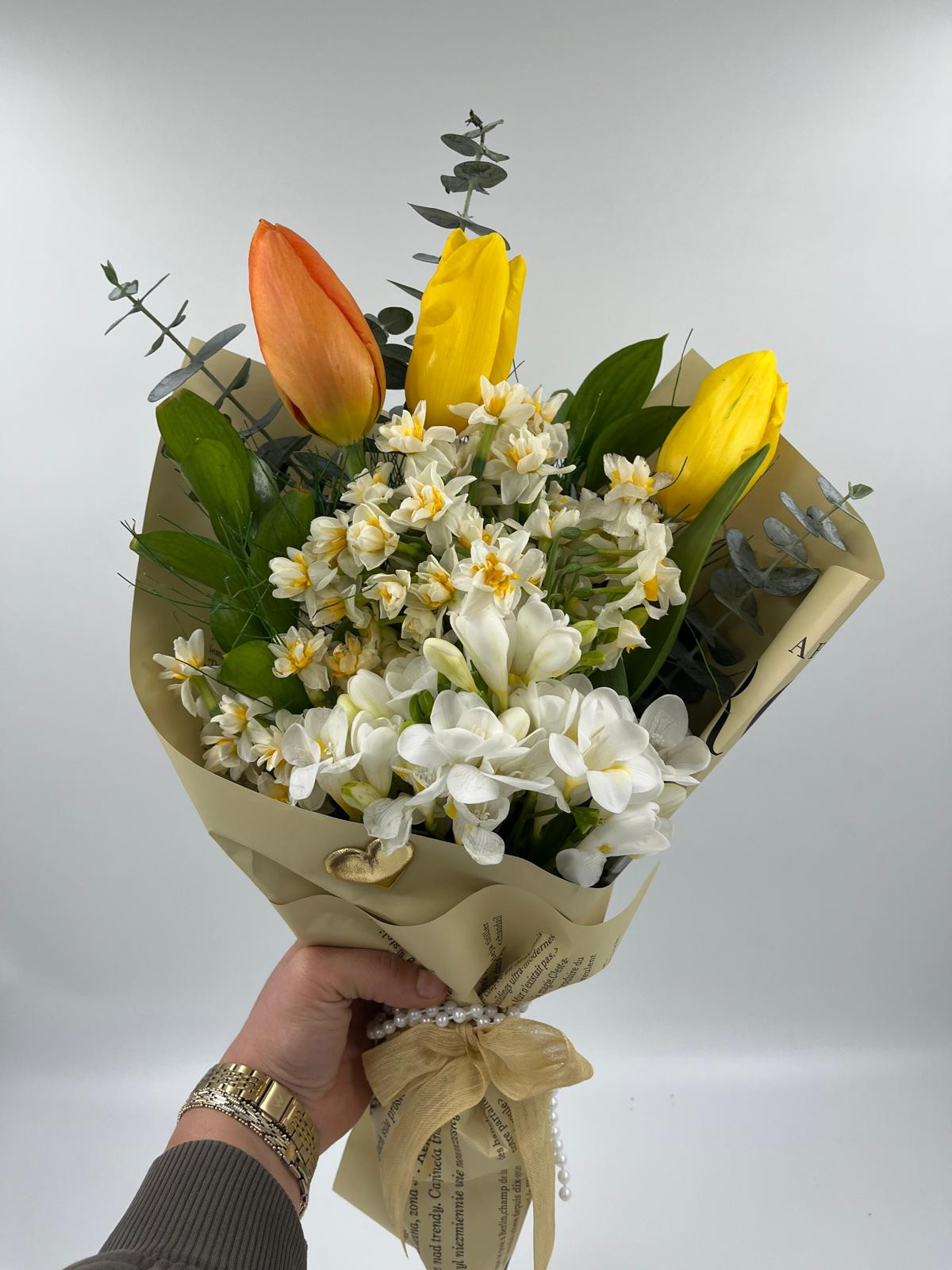 Lale, Nergis Ve Frezya Buketi