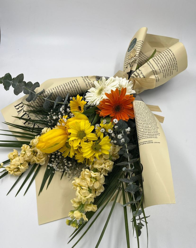 Beyaz Şebboy, Lale Ve Gerbera Buketi