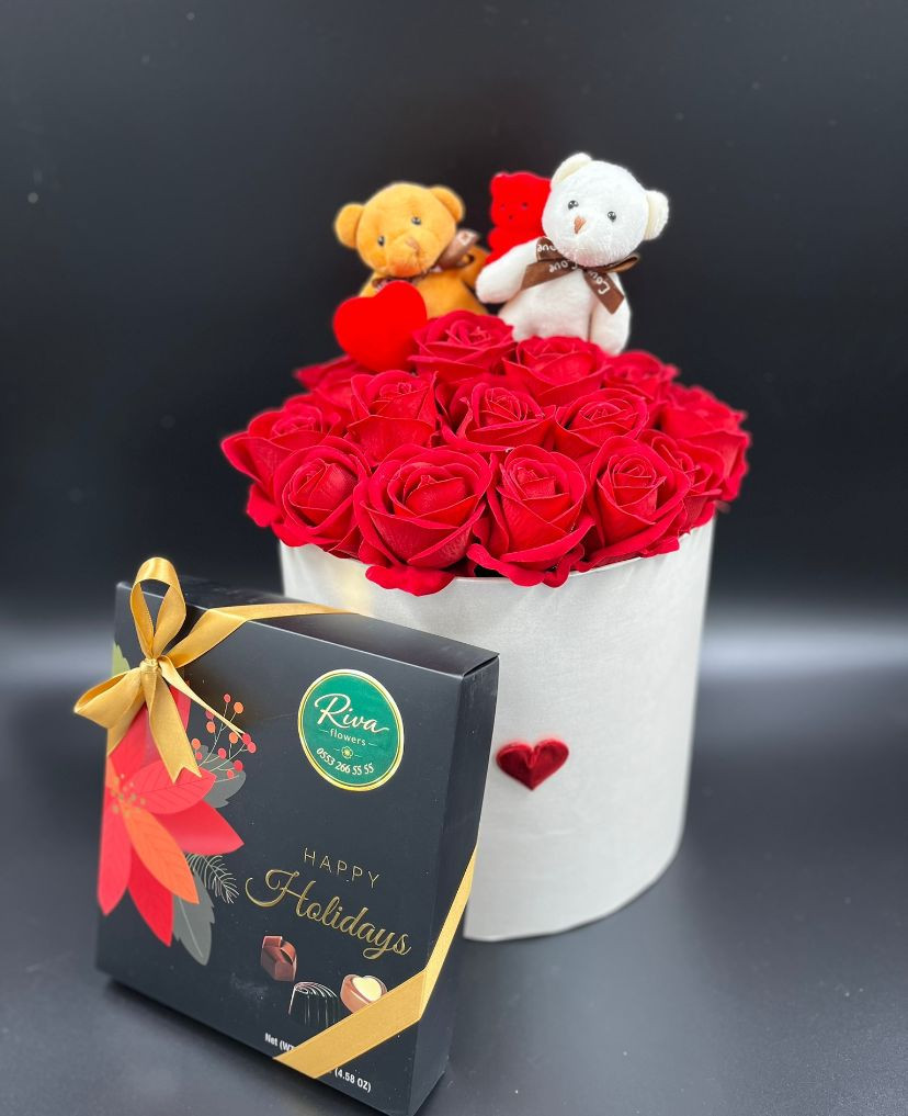 Kırmızı Yapay Gül Kutusu Ve Çikolata