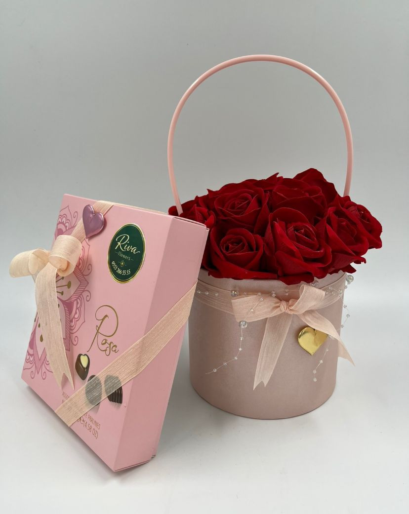 Kırmızı Yapay Gül Pembe Kutu Ve Çikolata