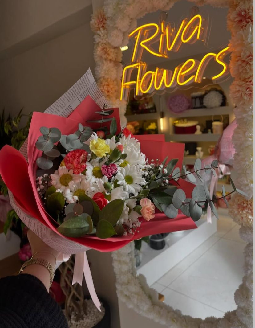 Beyaz Papatya, Karanfil Buketi