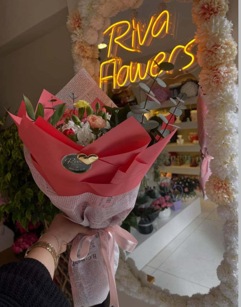 Beyaz Papatya, Karanfil Buketi küçük resim 2